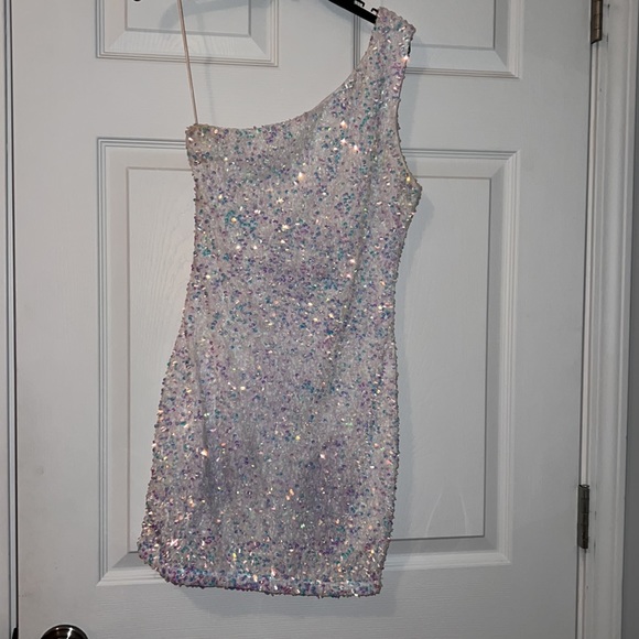 White iridescent formal dress - Picture 2 of 5